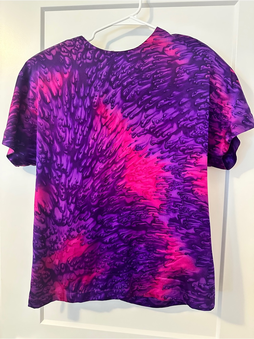 Vintage 100% Silk Purple & Hot Pink 80’s Short Sleeve Tee Size Small
